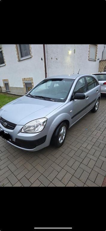 Grau Gebraucht 2006 Kia Rio EX Limousine | 2.000 € (Guter Preis) - Bild 1/4