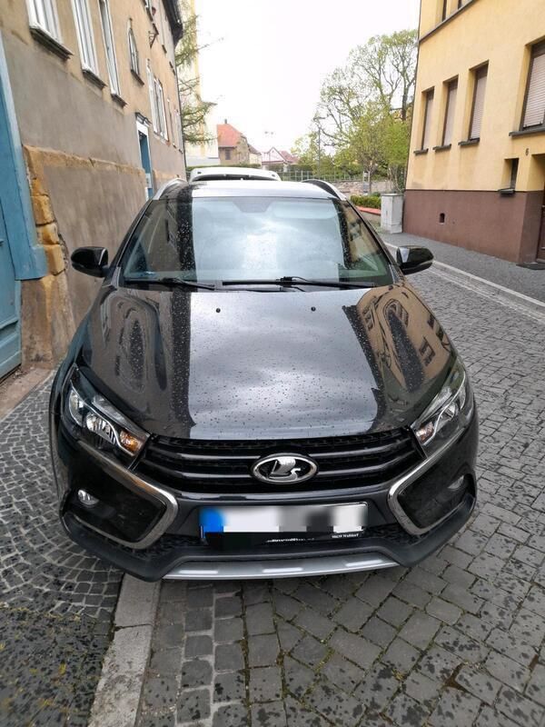 Schwarz Gebraucht 2019 Lada Vesta Kombi | 9.500 € - Bild 1/4