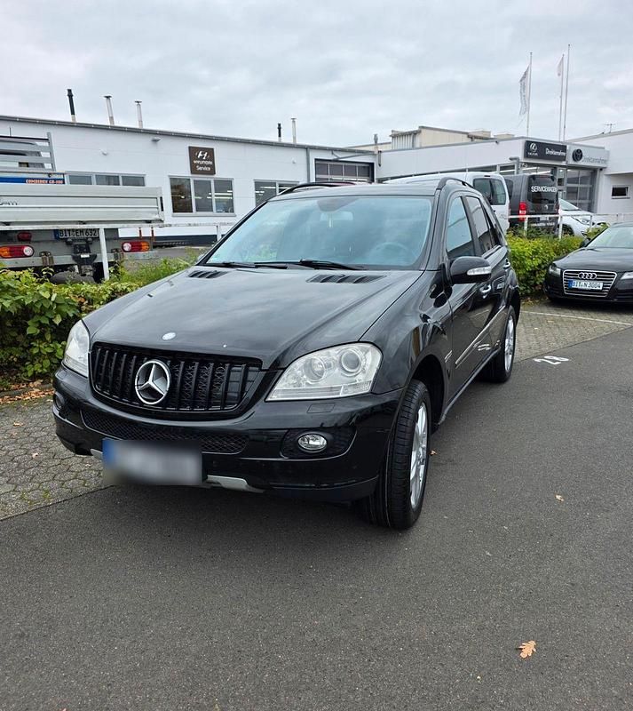 Gebraucht Mercedes ML320 224 PS (164 kW) 2006 Schwarz SUV