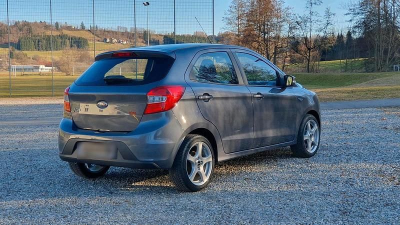 Gebraucht Ford Ka Plus 86 PS (63 kW) 2016 Grau Kleinwagen