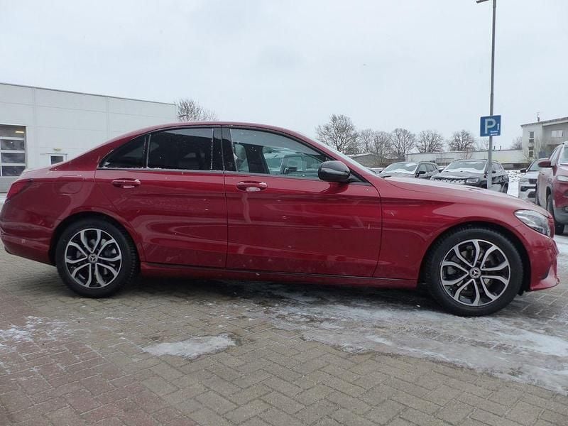 Gebraucht Mercedes C180 156 PS (114 kW) 2019 Rot Limousine