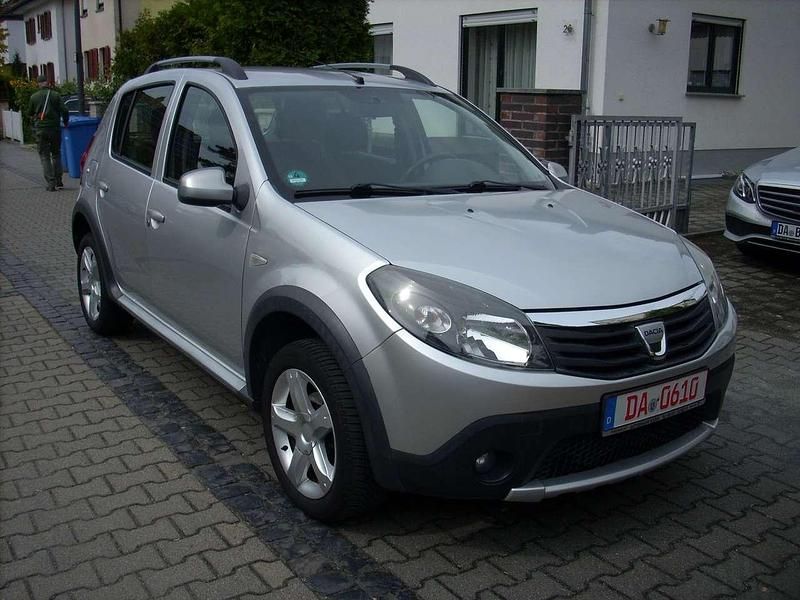 Silber Gebraucht 2011 Dacia Sandero Stepway Kleinwagen | 3.490 € (Fairer Preis) - Bild 1/4