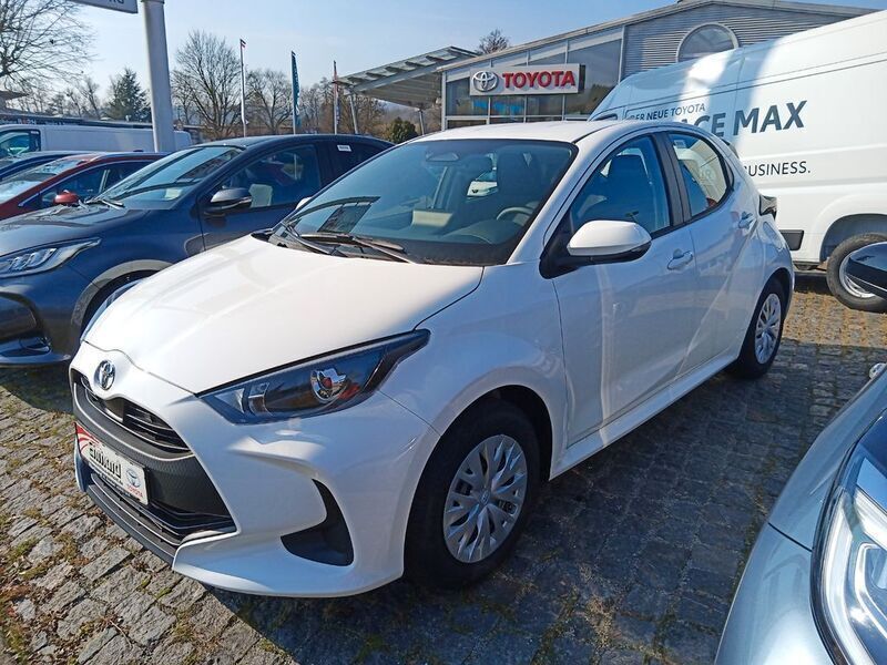 Weiß Neu 2025 Toyota Yaris Hybrid Business Edition Limousine | 25.490 € (Fairer Preis) - Bild 1/4