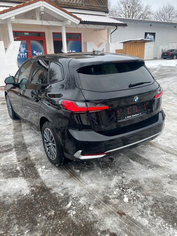 Gebraucht BMW 218 Active Tourer Luxury Line 150 PS (110 kW) 2023 Schwarz ii/bonnet fluid black Van / Kleinbus