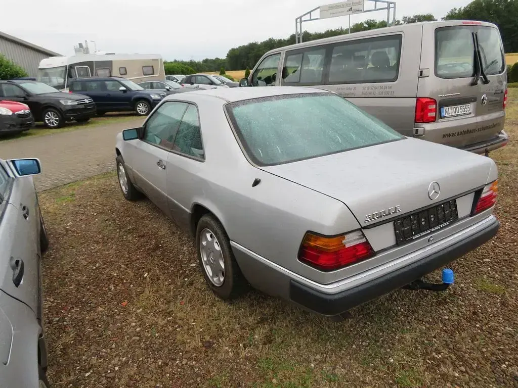 Gebraucht Mercedes 300 179 PS (131 kW) 1990 Silber Coupé