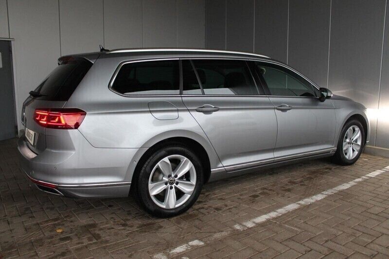 Gebraucht VW Passat Elegance 200 PS (147 kW) 2022 Pyritsilber (metallic) Kombi