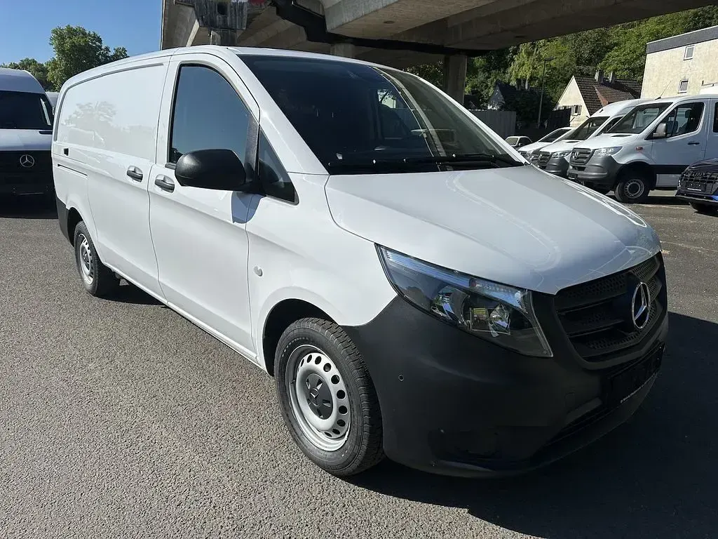 Gebraucht Mercedes Vito 163 PS (119 kW) 2023 Weiß Van