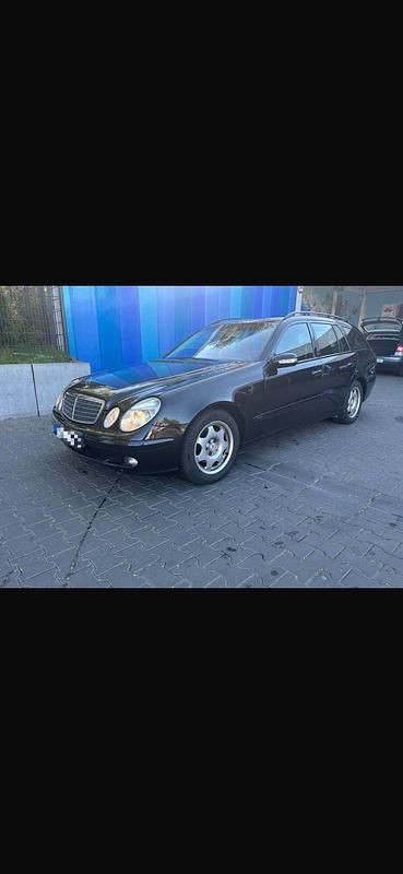 Second-hand Mercedes E220 150 CP (110 kW) 2004 Negru Break
