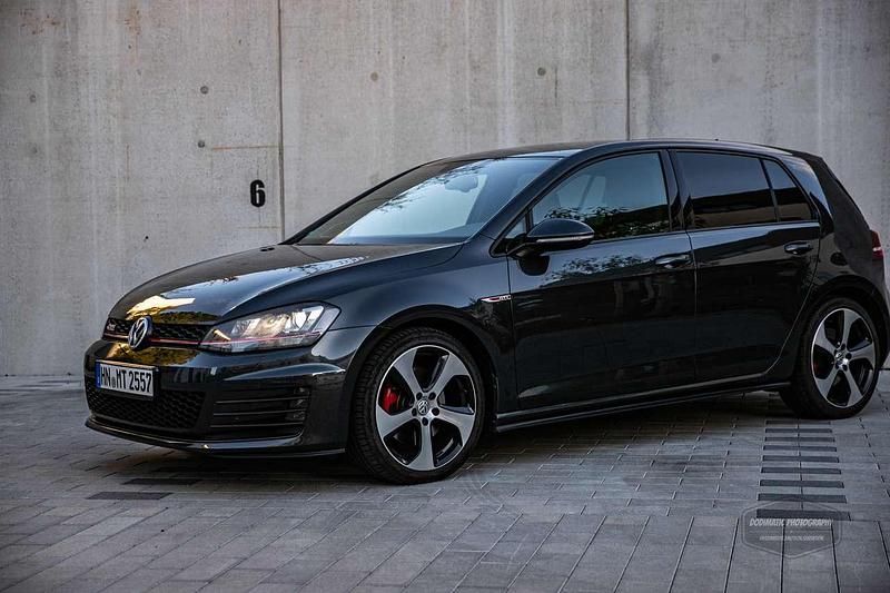 Grau Gebraucht 2016 VW Golf VII GTI Kleinwagen | 17.850 € (Fairer Preis) - Bild 1/4