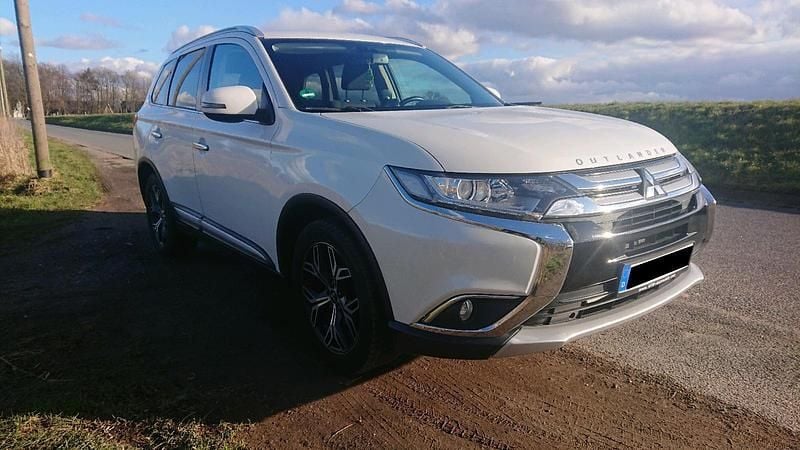 Gebraucht Mitsubishi Outlander Top 150 PS (110 kW) 2016 Weiß SUV