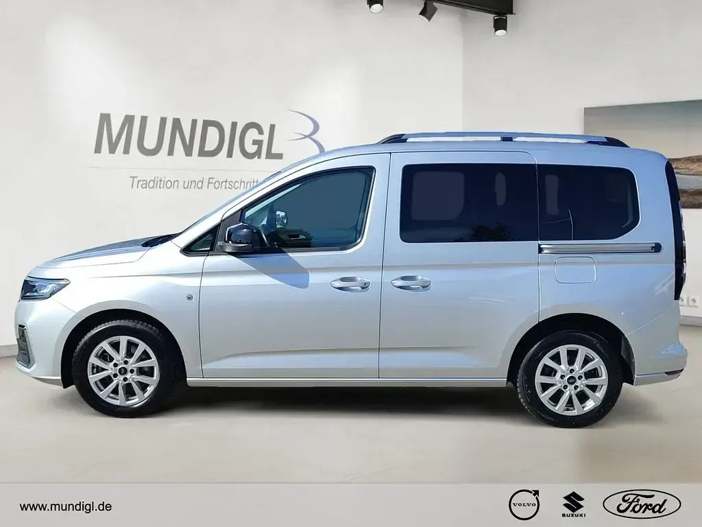 Gebraucht Ford Tourneo Connect Titanium 122 PS (89 kW) 2023 Silber Van / Kleinbus