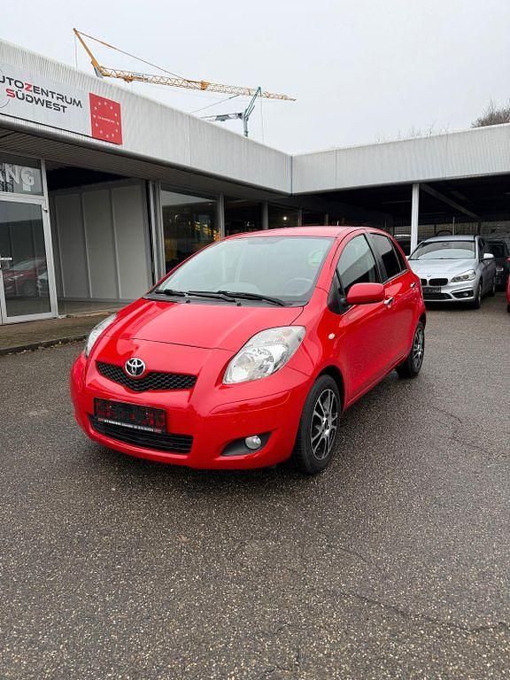 Gebraucht Toyota Yaris Cool 101 PS (74 kW) 2009 Rot Limousine