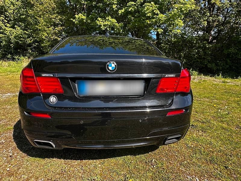 Second-hand BMW 730L 245 CP (180 kW) 2011 Negru Berlinǎ