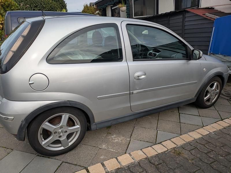 Silber Gebraucht 2005 Opel Corsa Kleinwagen | 650 € (Fairer Preis) - Bild 1/4