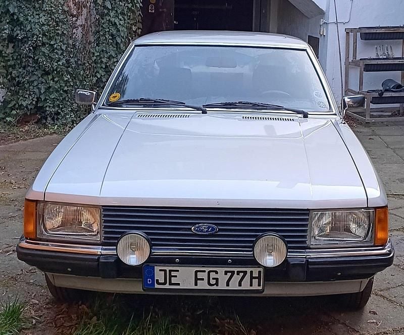 Second-hand Ford Granada 107 CP (78 kW) 1978 Argintiu Berlinǎ