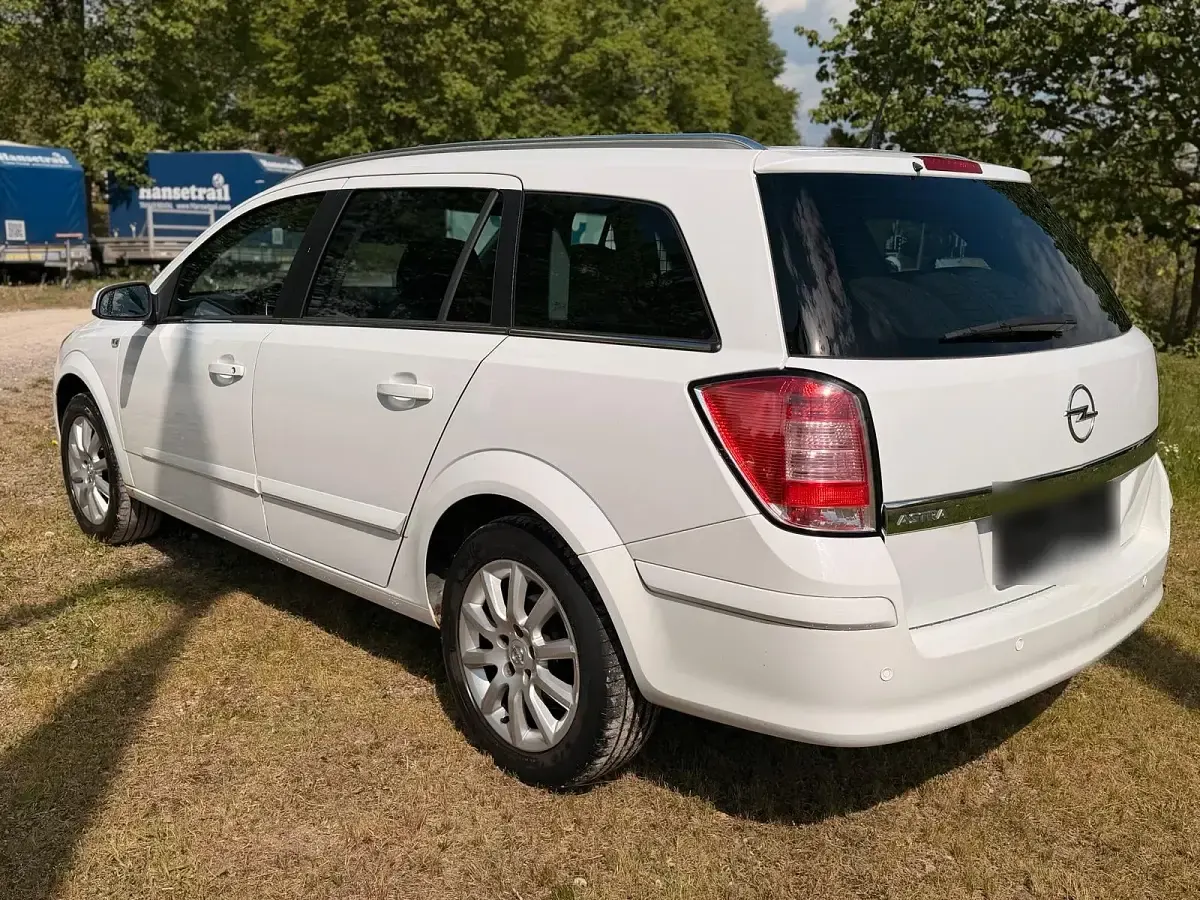 Gebraucht Opel Astra 116 PS (85 kW) 2008 Weiß Kombi