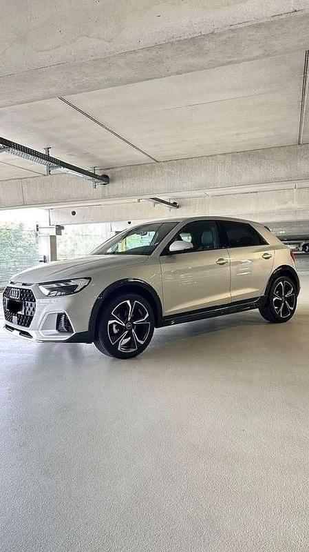 Grau Gebraucht 2024 Audi A1 S-Line Kleinwagen | 29.990 € (Fairer Preis) - Bild 1/4