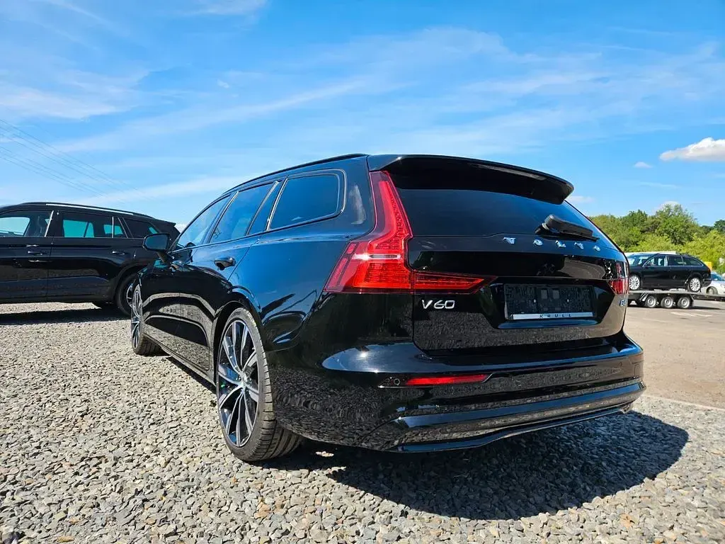 Gebraucht Volvo V60 Plus 197 PS (144 kW) 2023 Schwarz Kombi