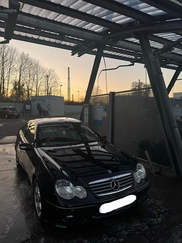 Gebraucht Mercedes C220 170 PS (125 kW) 2008 Schwarz Coupé