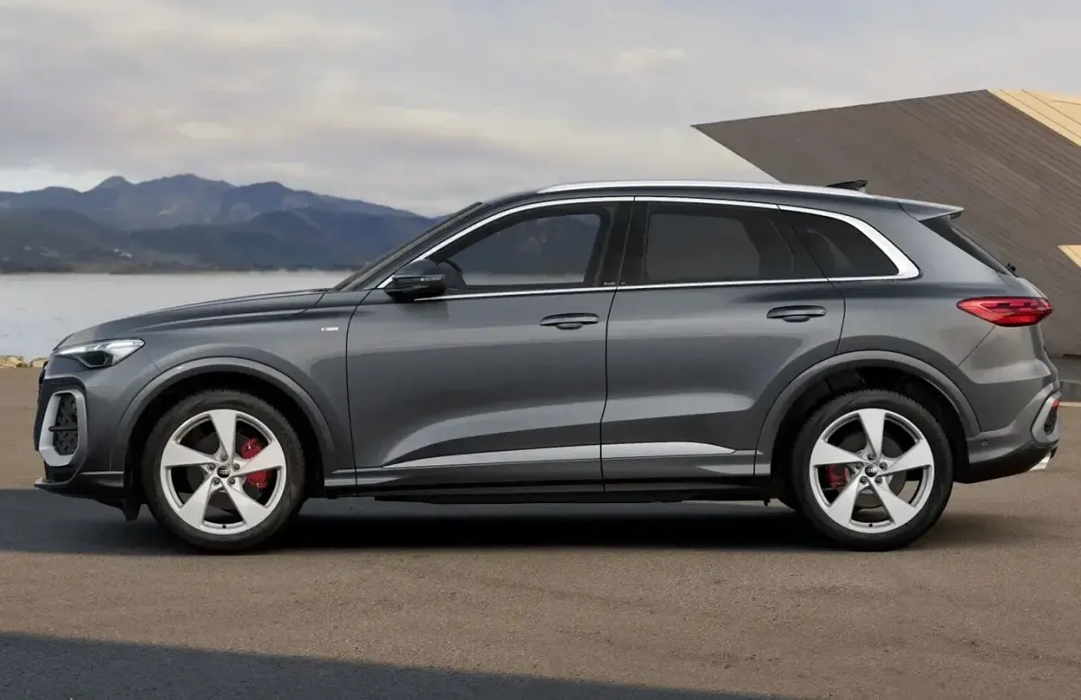 Neu Audi Q5 Ambiente 204 PS (150 kW) 2026 Grau SUV