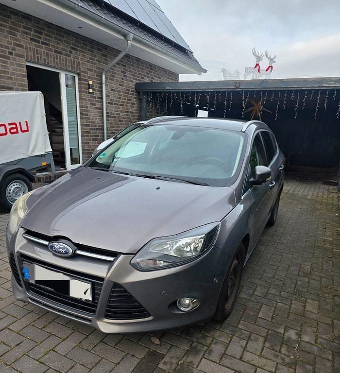 Braun Gebraucht 2012 Ford Focus Limousine | 3.000 € (Superpreis) - Bild 1/4