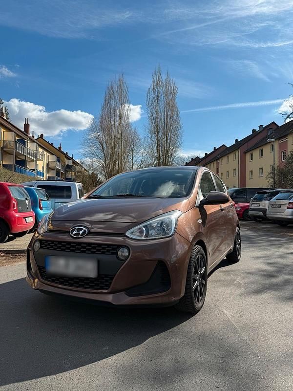 Gebraucht Hyundai i10 67 PS (49 kW) 2017 Braun Kleinwagen
