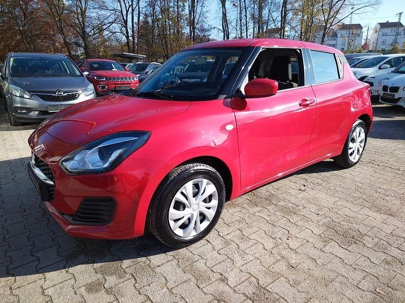 Rot Gebraucht 2021 Suzuki Swift Club Limousine | 11.950 € (Fairer Preis) - Bild 1/4
