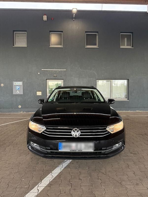 Schwarz Gebraucht 2017 VW Passat Kombi | 8.200 € (Fairer Preis) - Bild 1/4