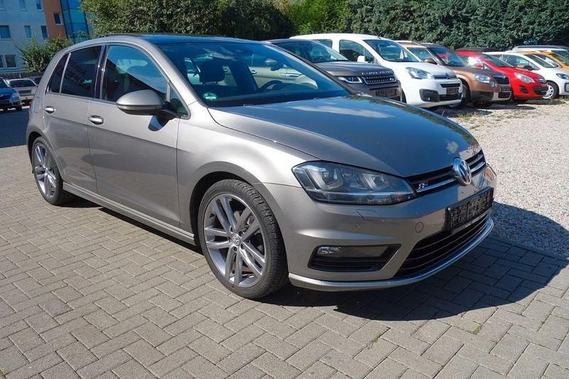 Grau Gebraucht 2016 VW Golf VII R-line Limousine | 9.990 € (Fairer Preis) - Bild 1/4