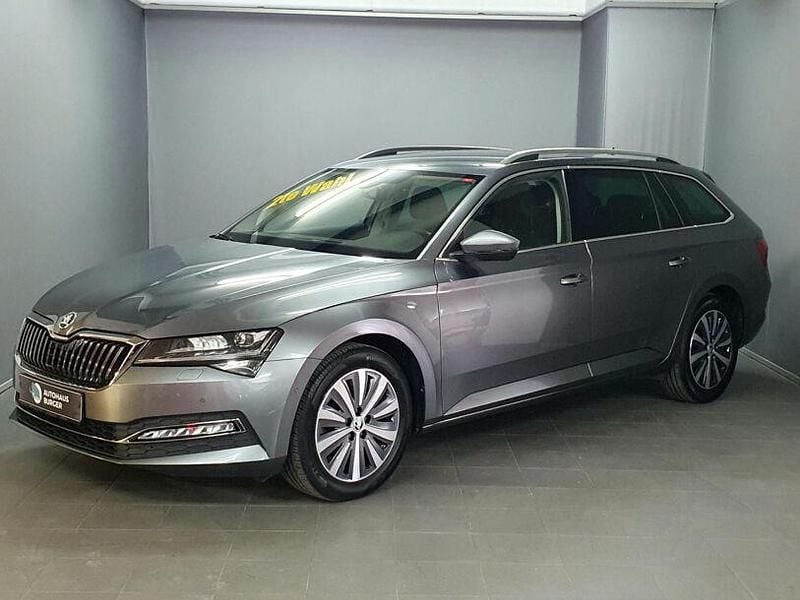 Gebraucht Skoda Superb Style 200 PS (147 kW) 2023 Graphite grau (metallic) Kombi