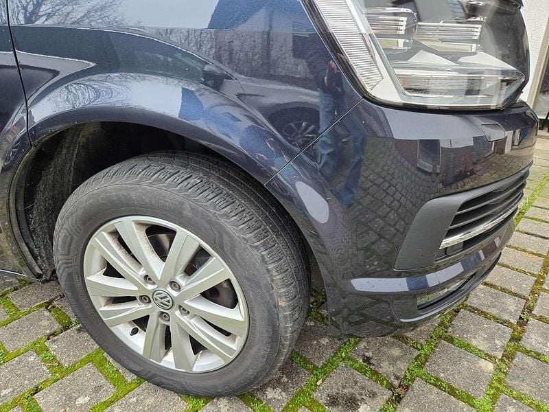 Gebraucht VW Multivan Comfortline 114 PS (83 kW) 2017 Blau Van