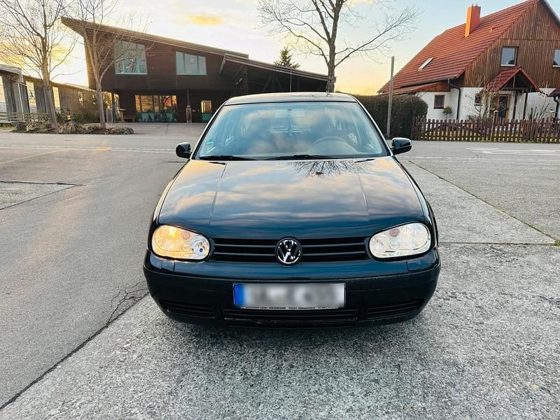 Gebraucht VW Golf IV 75 PS (55 kW) 2002 Schwarz Kleinwagen