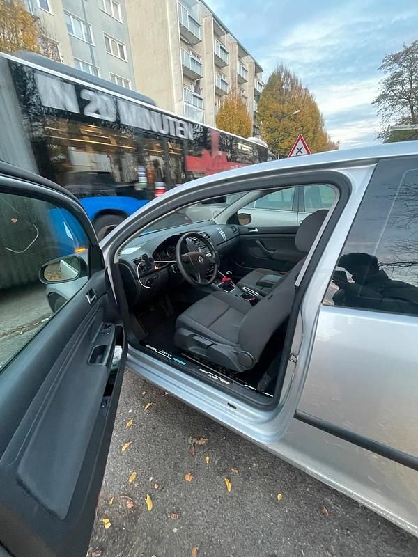 Silber Gebraucht 2007 VW Golf V Kleinwagen | 1.900 € (Superpreis) - Bild 1/4