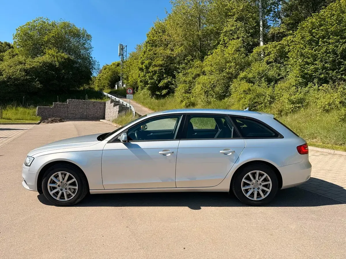Gebraucht Audi A4 143 PS (105 kW) 2012 Grau Kombi