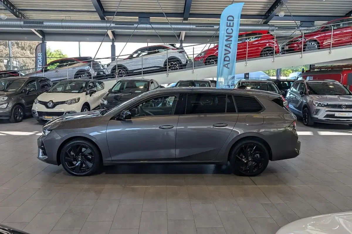 Gebraucht Opel Astra 181 PS (133 kW) 2025 Grau metallic Kleinwagen