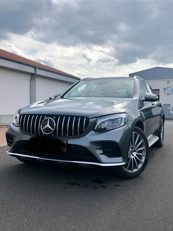 Grau Gebraucht 2017 Mercedes GLC250 SUV | 29.999 € (Etwas zu teuer) - Bild 1/4