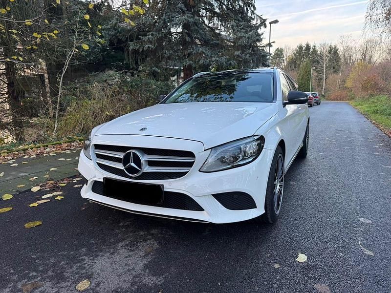 Weiß Gebraucht 2018 Mercedes C200 Kombi | 20.490 € (Fairer Preis) - Bild 1/4