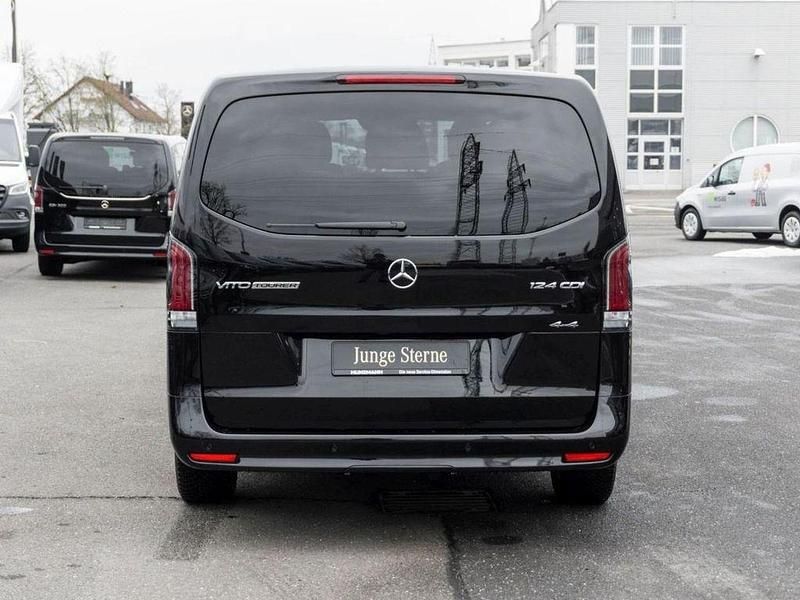 Second-hand Mercedes Vito 237 CP (174 kW) 2025 Negru Van