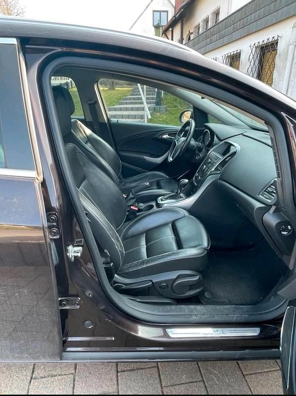 Gebraucht Opel Astra 140 PS (102 kW) 2012 Andere farben Kombi