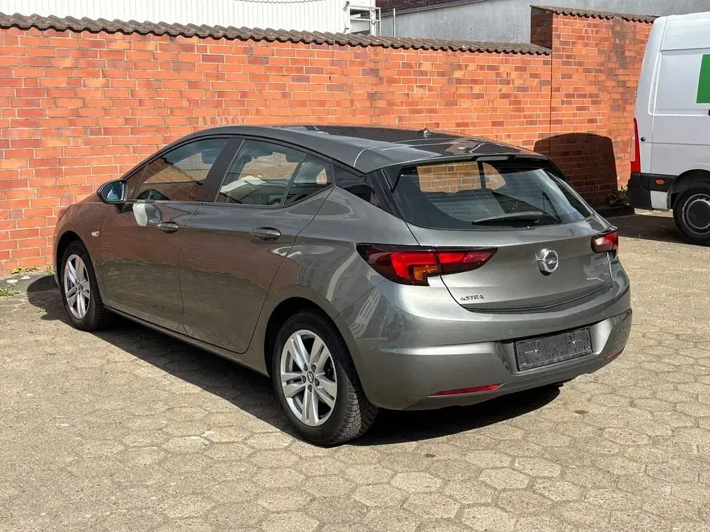 Gebraucht Opel Astra 145 PS (106 kW) 2021 Grau Limousine