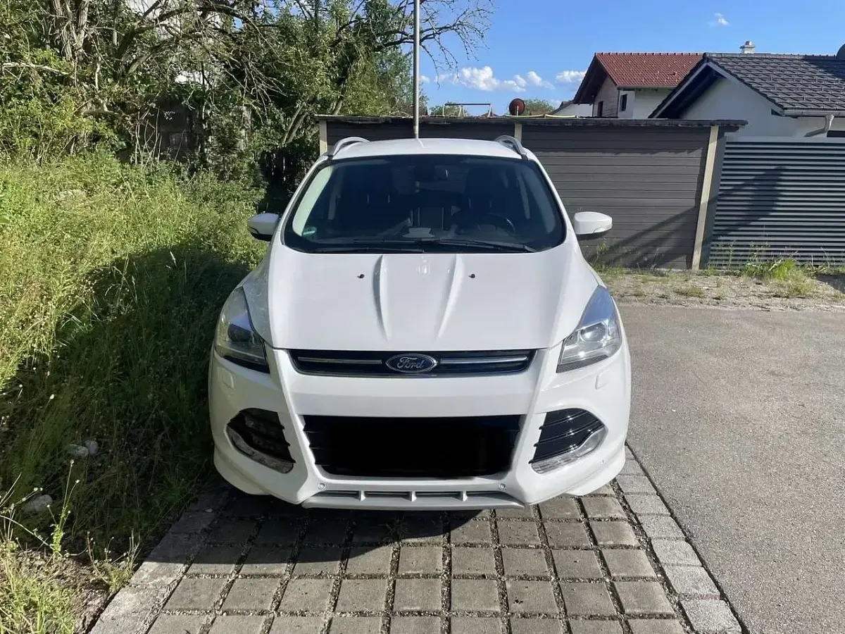 Gebraucht Ford Kuga Individual 179 PS (131 kW) 2015 Weiß SUV