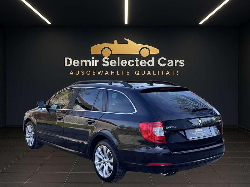 Gebraucht Skoda Superb Exclusive 170 PS (125 kW) 2014 Schwarzmagic perleffekt Kombi