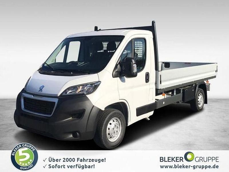 Gebraucht Peugeot Boxer 140 PS (102 kW) 2023 Lackierung weiss icy/deckende lackierung Van
