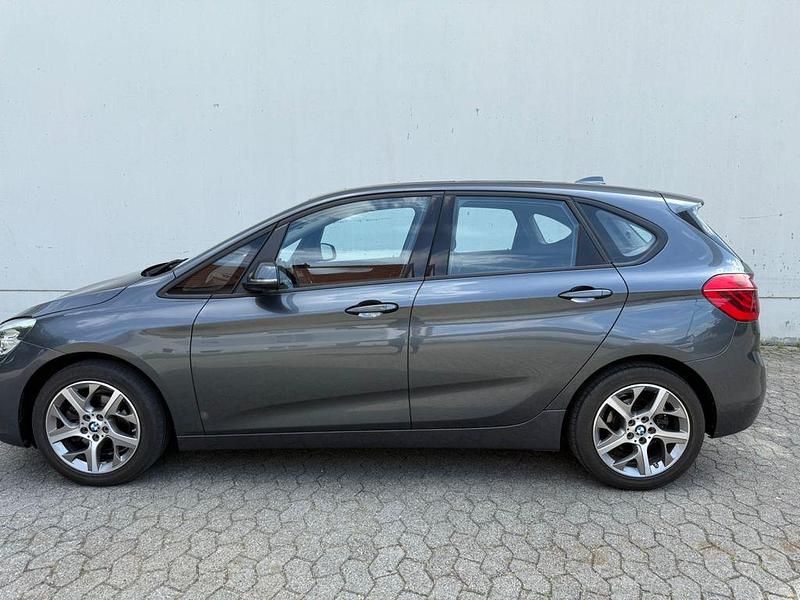 Grau Gebraucht 2016 BMW 218 Advantage Kombi | 14.300 € (Fairer Preis) - Bild 1/4
