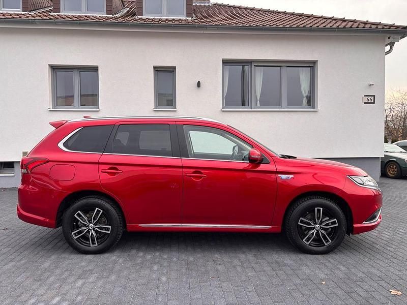 Gebraucht Mitsubishi Outlander P-HEV Spirit 224 PS (164 kW) 2021 Rot SUV