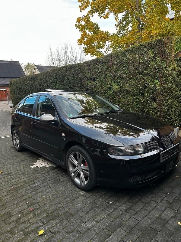 Schwarz Gebraucht 2013 Seat Leon Limousine | 5.500 € (Superpreis) - Bild 1/4