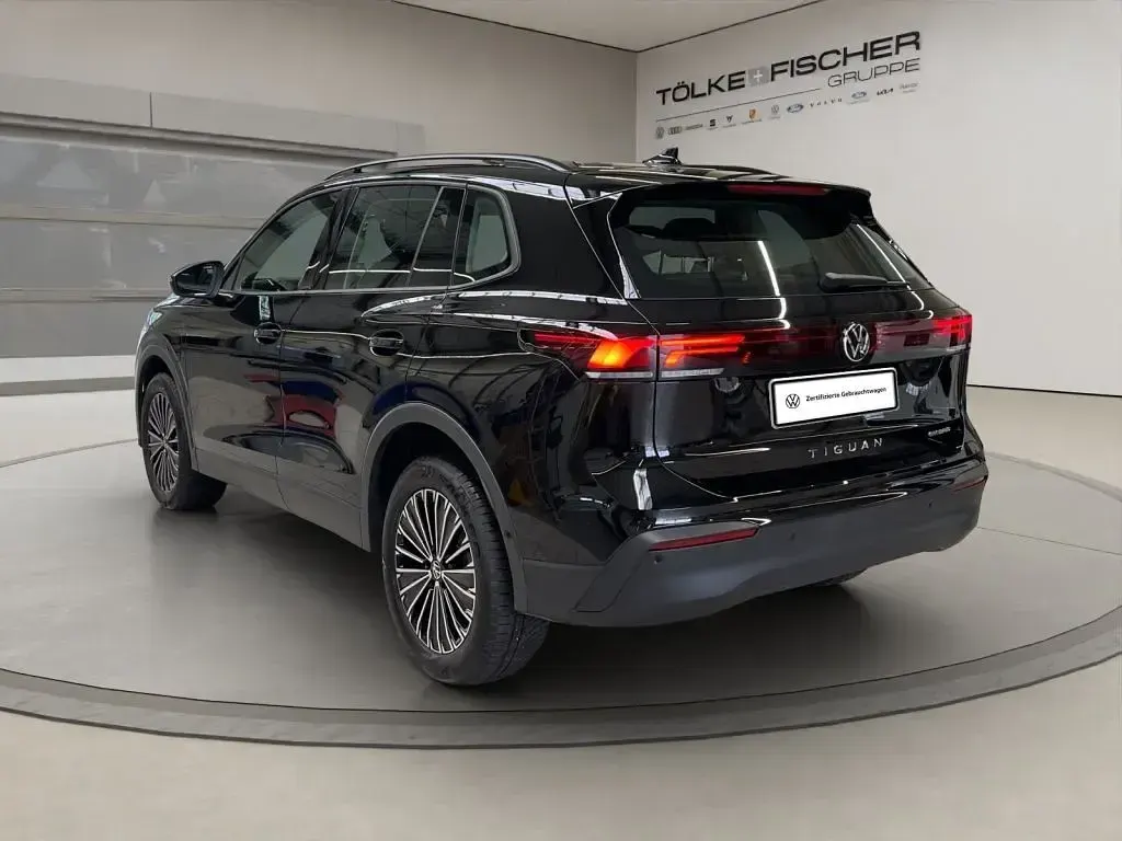 Gebraucht VW Tiguan Life 204 PS (150 kW) 2025 Grenadillschwarz (metallic) SUV