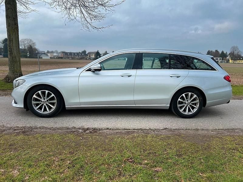Second-hand Mercedes E200 150 CP (110 kW) 2019 Argintiu Break