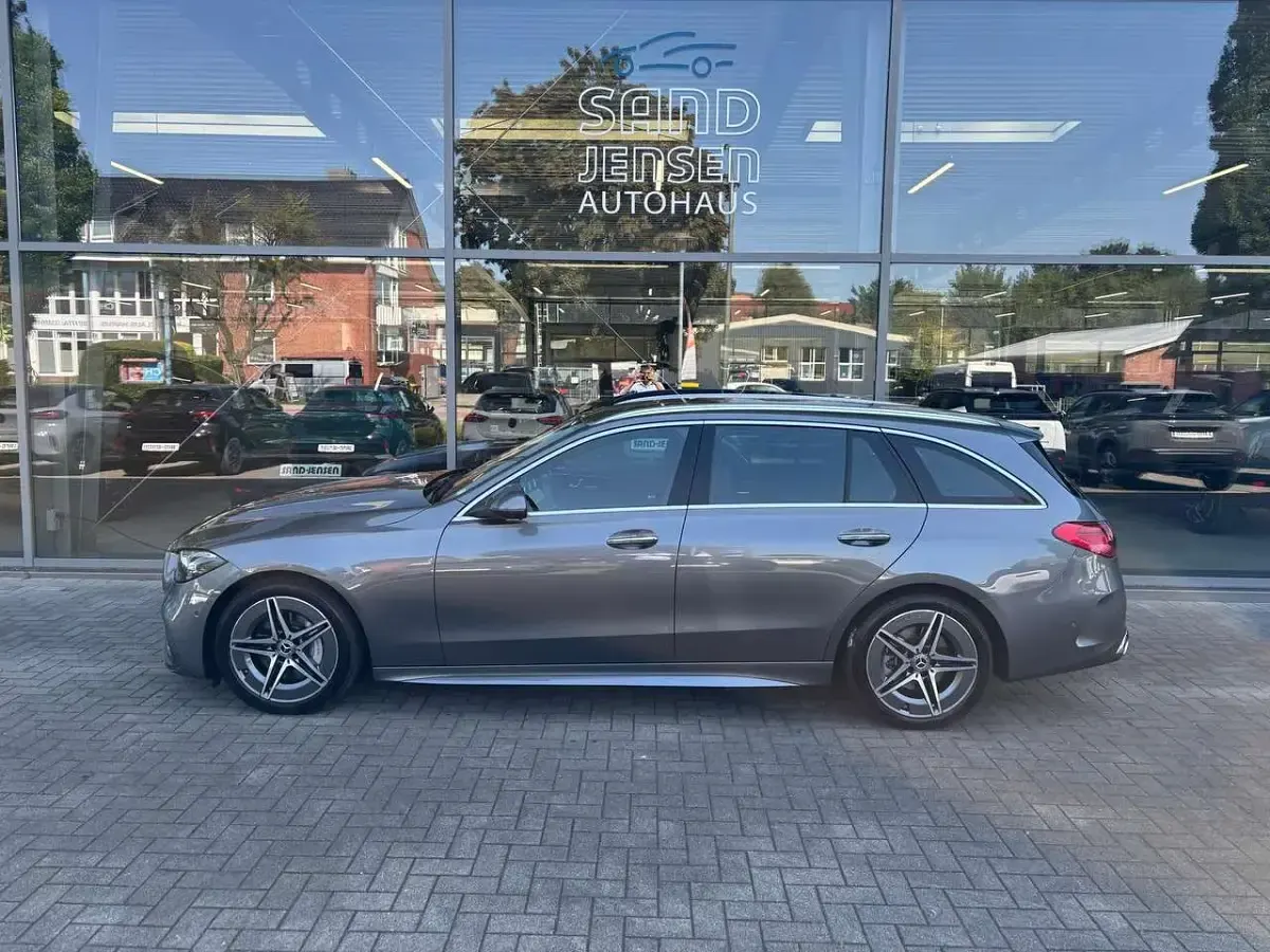 Gebraucht Mercedes C220 AMG Line Premium 197 PS (144 kW) 2024 Selenitgrau metallic Kombi