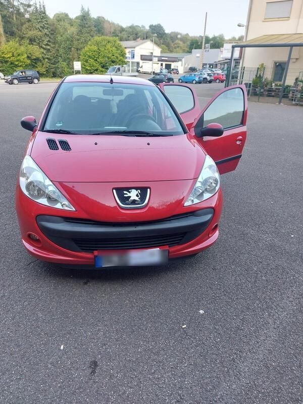 Rot Gebraucht 2010 Peugeot 206+ Kleinwagen | 4.000 € (Teuer) - Bild 1/4